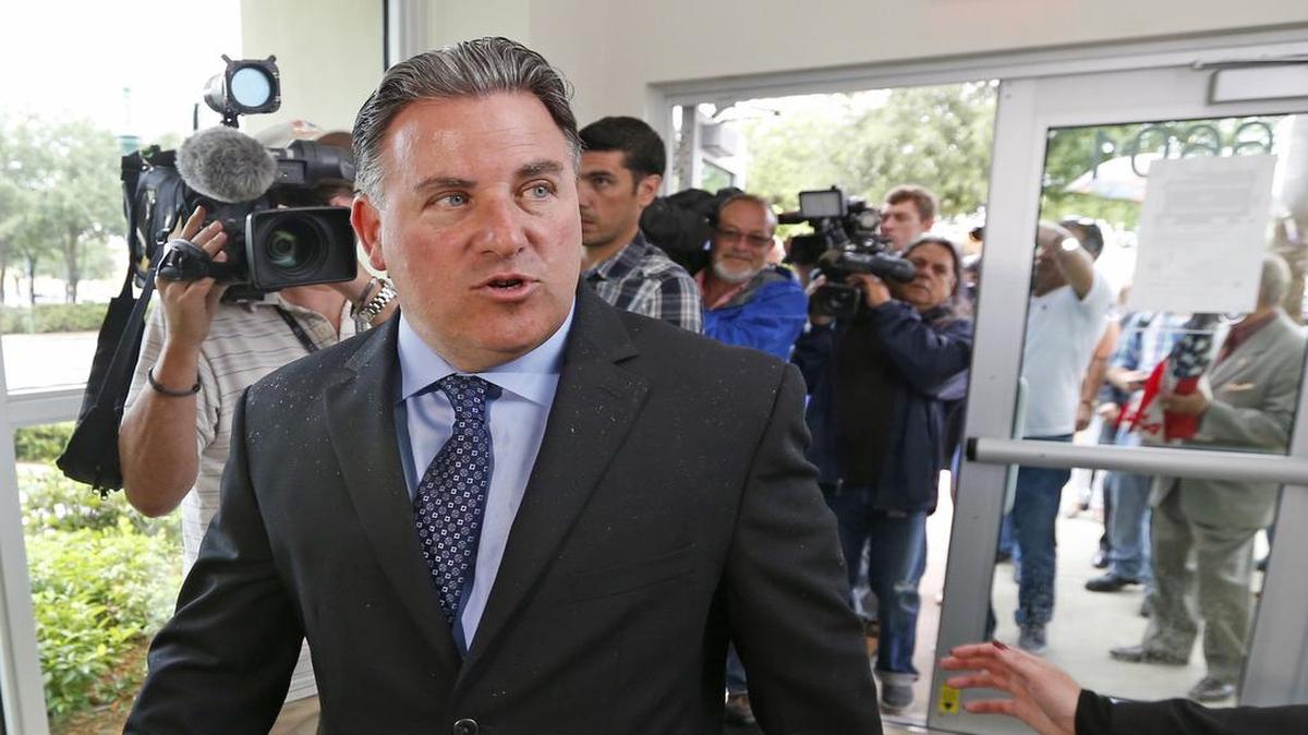 
La factura de Pizzi, que se dice es de “no menos de $750,000”, según una carta firmada por los abogados de Pizzi, Benedict Kuehne y Edward Shohat, está sujeta a negociación.

