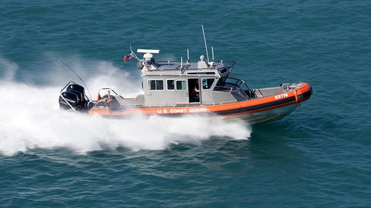 La Guardia Costera de Estados Unidos rescató a tres migrantes de Cuba de un barco que se hundía frente a los Cayos de Florida el domingo por la mañana. (Dreamstime/TNS)