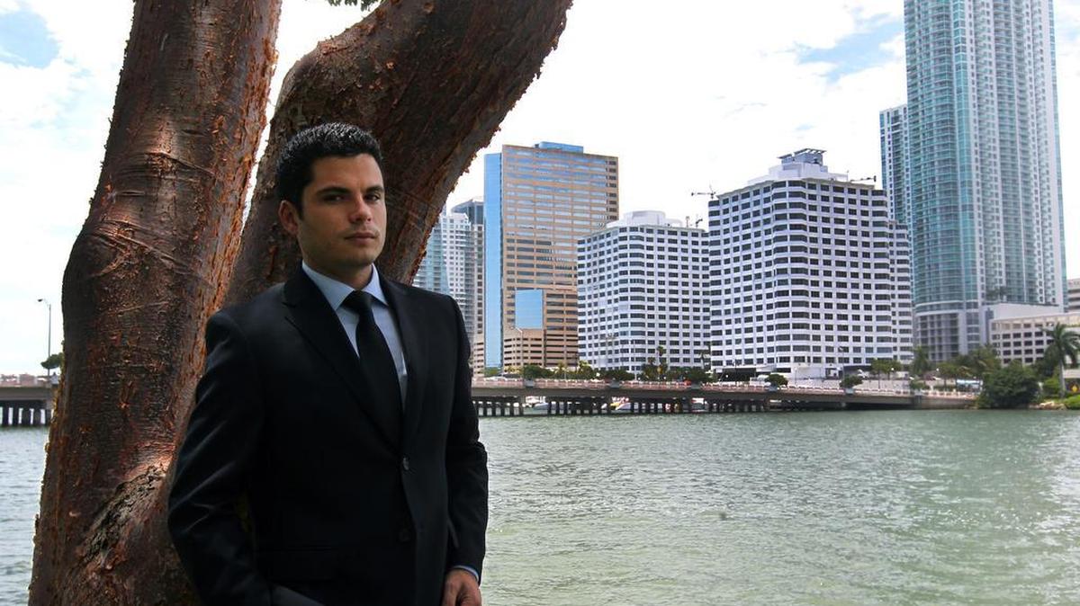
El periodista cubano Yusnaby Pérez posa para la prensa el pasado 30 de julio en Miami. “El blog de Yusnaby” comenzó a publicarse en enero del 2013 y actualmente el tráfico que genera es de aproximadamente 2 millones de visitas mensuales.
