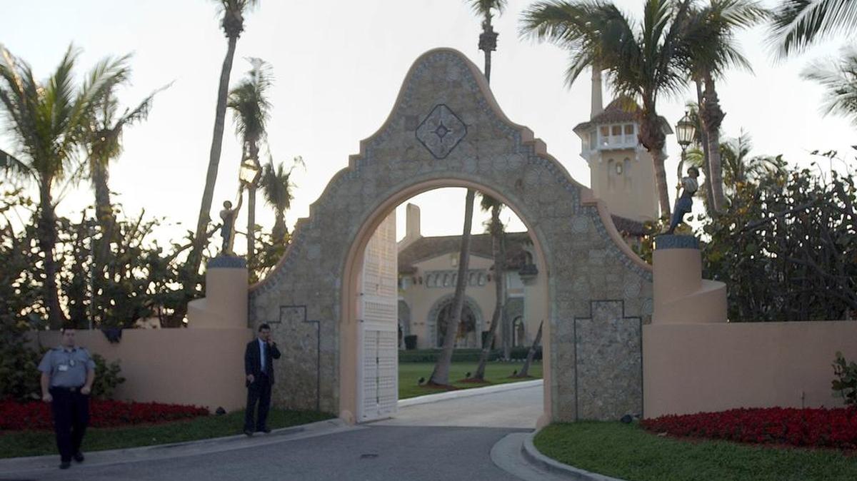 Fachada de la mansión Mar-a-Lago de Donald Trump en West Palm Beach, Florida.
