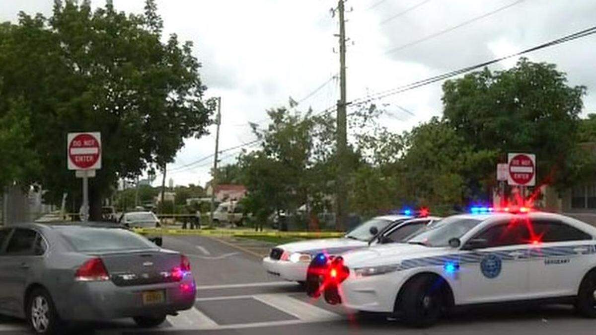Un hombre murió tras un enfrentamiento con la policía de Miami el domingo por la tarde.