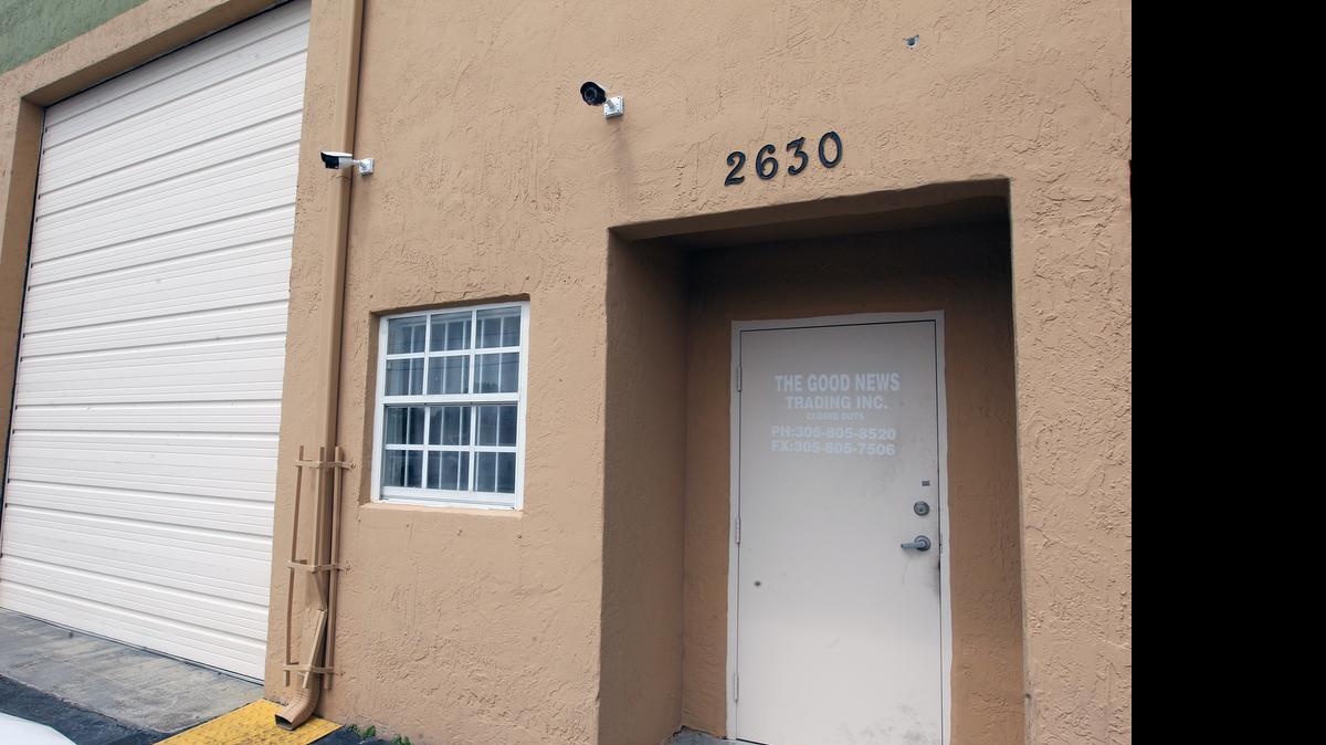 
Un almacén localizado en el 2630 West 6 Avenue, Hialeah, con el nombre Good News Trading, fue investigado por agentes de la DEA en un operativo para desmantelar una red de tráfico de cocaína.
