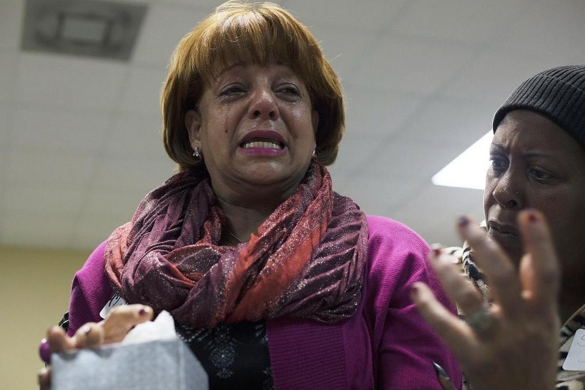 Milagros Jímenez, izquierda, de República Dominicana, trabaja limpiando casas en Miami.