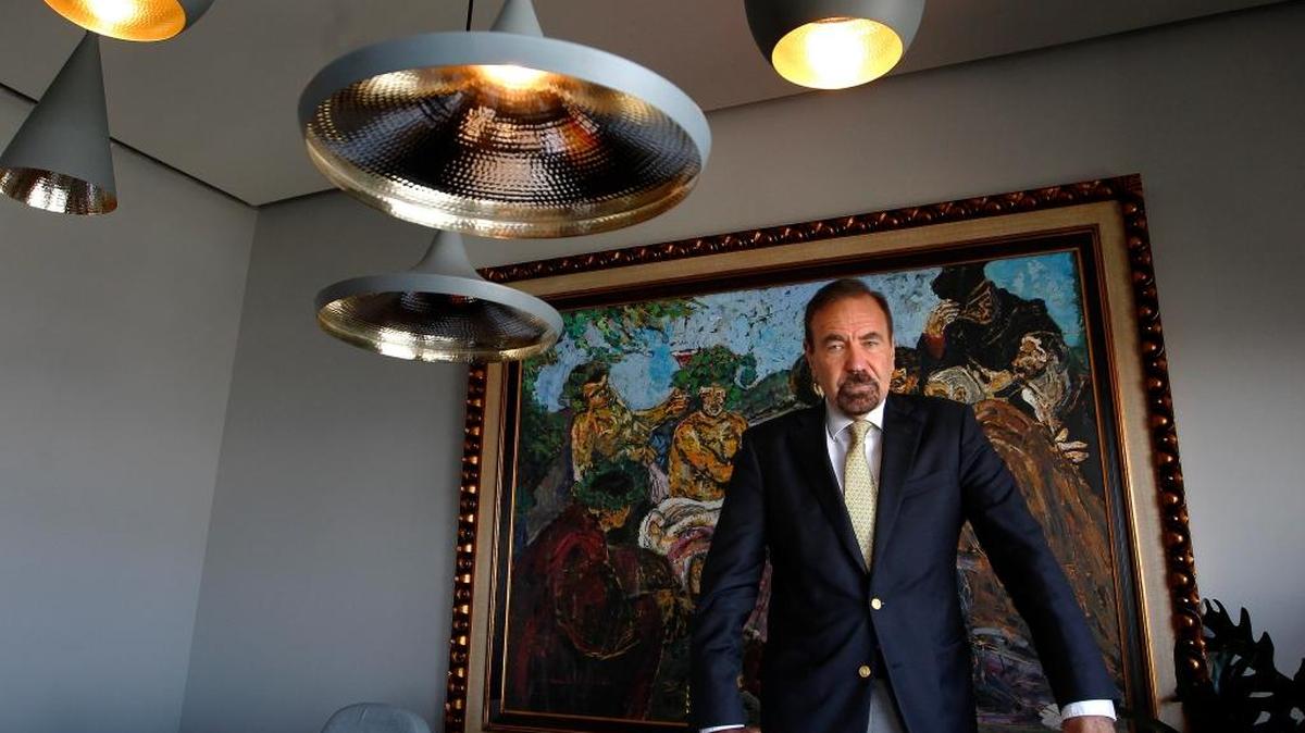 El empresario inmobiliario de Miami Jorge Pérez posa durante una entrevista el jueves en Ciudad de México.