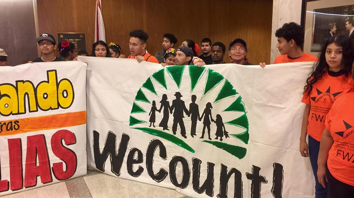Decenas de defensores de los inmigrantes se reunieron en el Capitolio de la Florida el martes 28 de marzo de 2017 para oponerse a los proyectos de ley antiinmigrantes que los legisladores están considerando esta primavera.