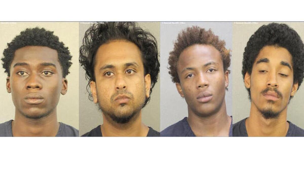 De izquierda a derecha, Davion Stewart, Jay Vikrant Mehta, Shuqui Charles-Emmanuel Gonsalves, and Antonio Valdez.