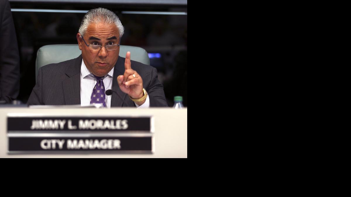 
El administrador de la ciudad de Miami Beach Jimmy Morales durante el debate en abril sobre el presupuesto.


