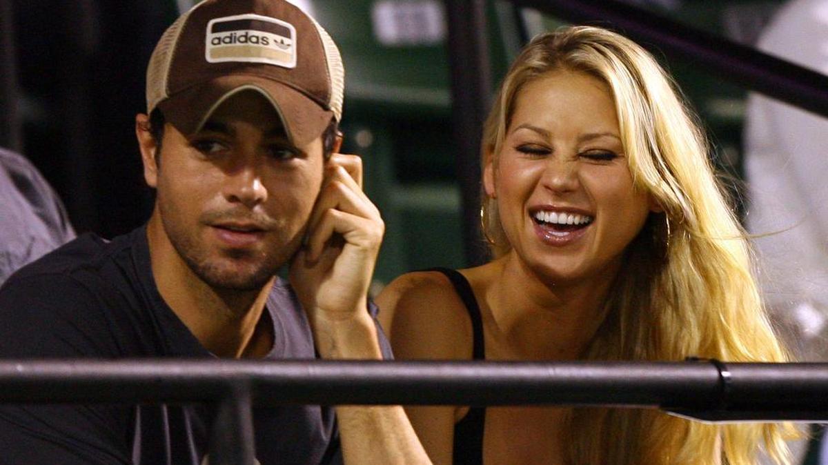 Enrique Iglesias y Anna Kournikova en el Sony Ericsson Open en el Crandon Park Tennis Center de Key Biscayne, Florida. Foto de archivo.
