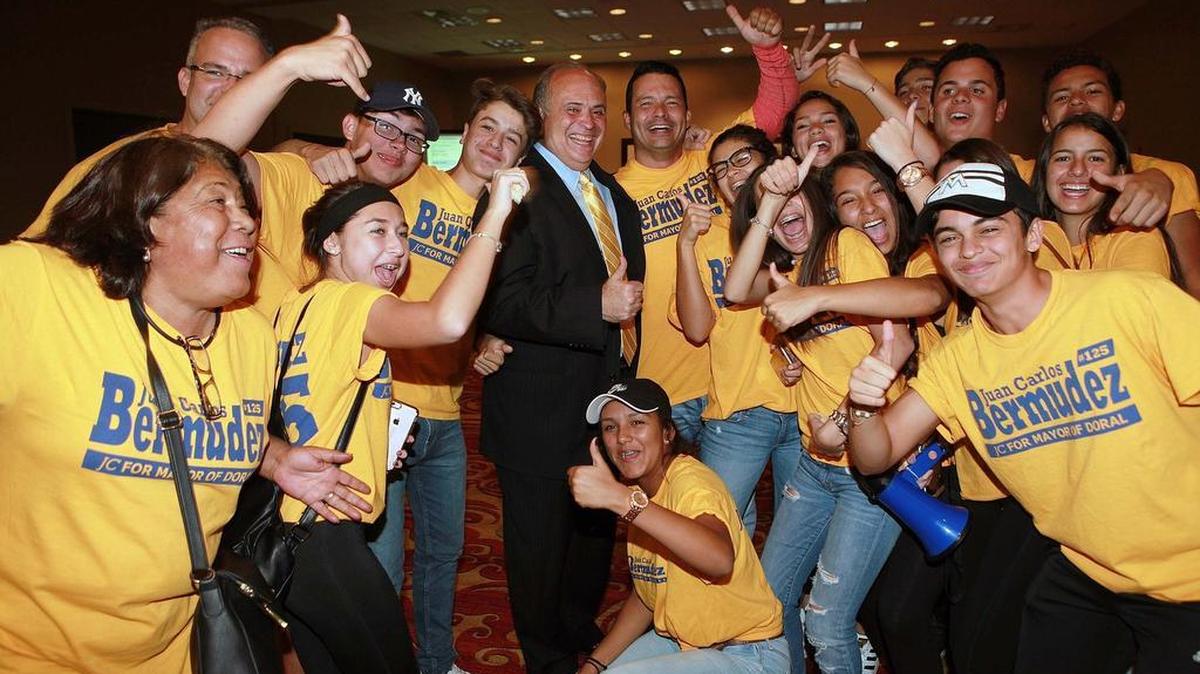 El ex alcalde de la Ciudad de Doral, Juan Carlos Bermudez, con sus seguidores el martes celebrando los resultados.