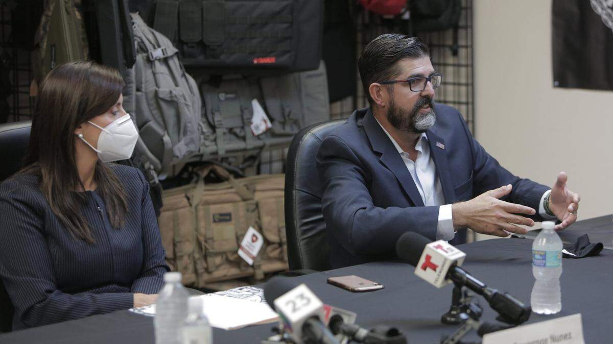 La vicegobernadora republicana ​de Florida Jeanette Núñez, co-presidenta nacional de la coalición de campaña Latinos por Trump, y el senador estatal Manny Díaz Jr. durante una mesa redonda en Hialeah el jueves 10 de septiembre.