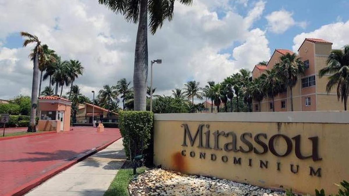 Vista del complejo Mirassou Condominium en la ciudad de Miami Gardens.