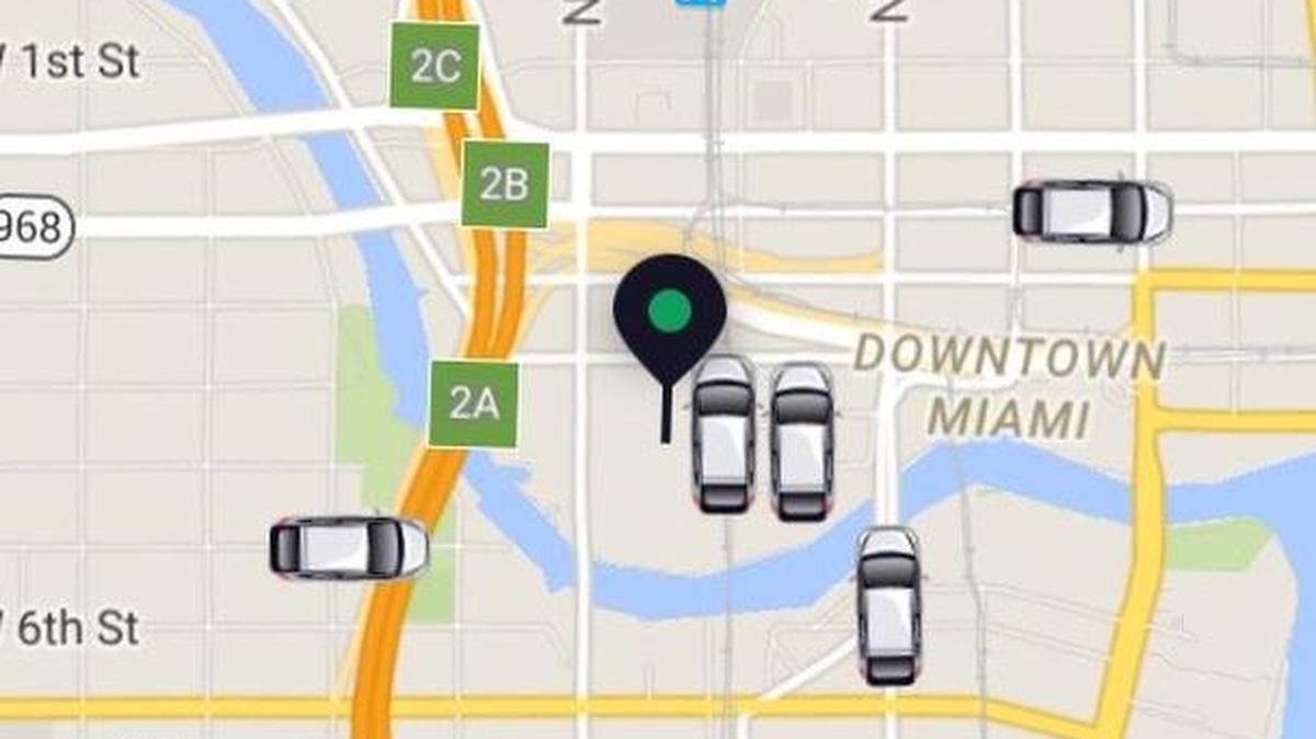 Imagen de la aplicación de Uber en el “downtown” de Miami.