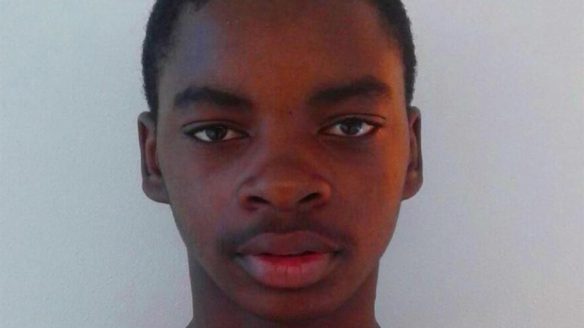 Un adolescente de 14 años fue localizado solo en el sur de la Florida, y la policía necesita ayuda para localizar a sus padres.