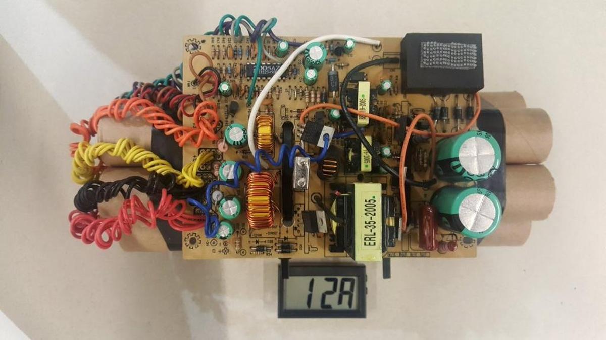 Una bomba, falsa pero muy convincente, fue encontrada por agentes de aduanas en el sitio de chequeo estadounidense en el aeropuerto de Toronto, Canadá.