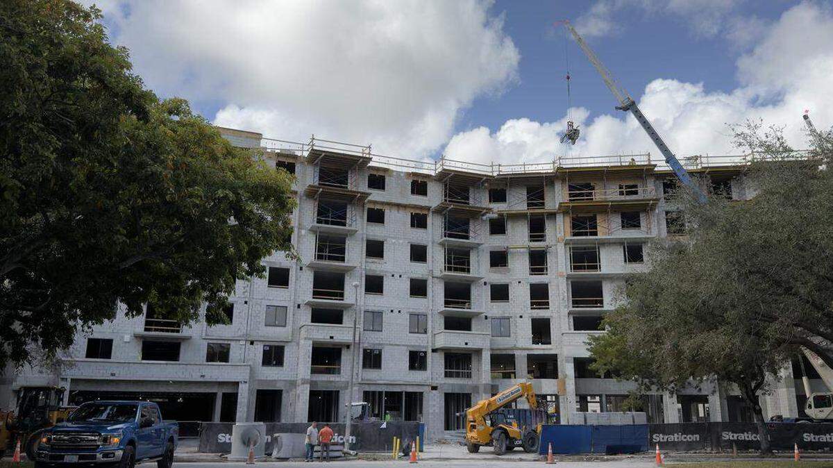 La construcción de Mayla Cypress, un complejo de apartamentos de lujo en Uptown Urban Village de Fort Lauderdale, ya está en marcha. El gobierno municipal busca renovar la imagen de marca y desarrollar la zona noroeste de la ciudad para atraer a más residentes.