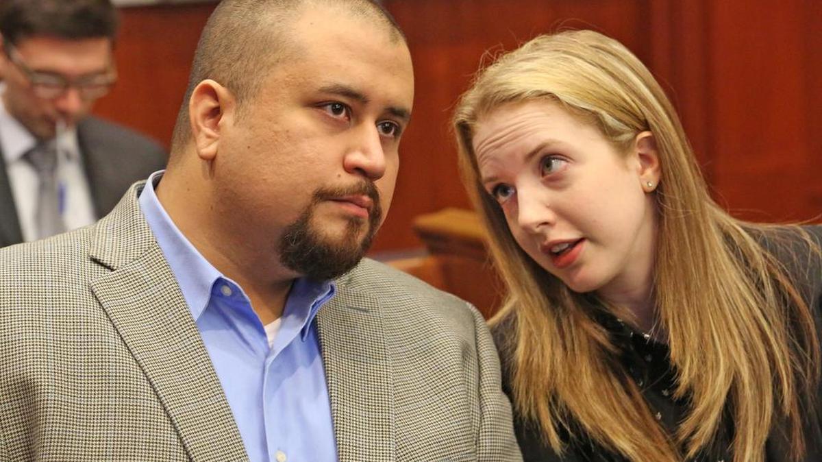 George Zimmerman , izquierda, conversa con su abogado Amanda Horne 16 de de septiembre, 2016 mientras asiste a los argumentos de cierre y las instrucciones al jurado que comenzó este viernes en el juicio de Mateo Apperson, que dice que disparó a George Zimmerman en defensa propia, en Sanford , Florida.