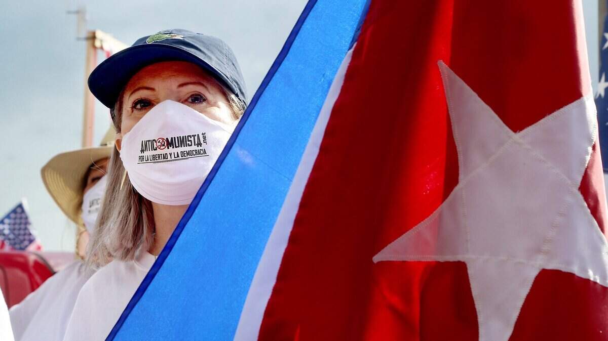 Gisela Fiterrre asistió a una Caravana Anticomunista por la Libertad y la Democracia y en apoyo al presidente Trump, que salió del estacionamiento del Magic City Casino en Miami, el sábado 10 de octubre de 2020.