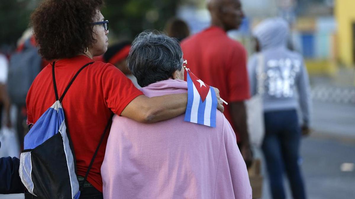 En Miami un importante número de cubanos exiliados salió a la calle a celebrar el fallecimiento del ex mandatario.