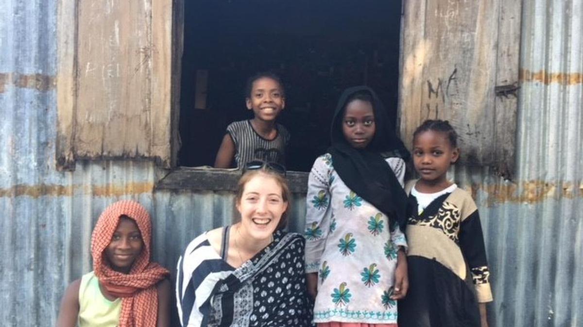 Victoria Tully, estudiante de la Universidad del Sur de la Florida, es una de las voluntarias de los Cuerpos de Paz en el país africano Comoras.