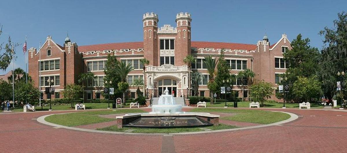 Fachada de uno de los edificios del Florida State University en Tallahassee.