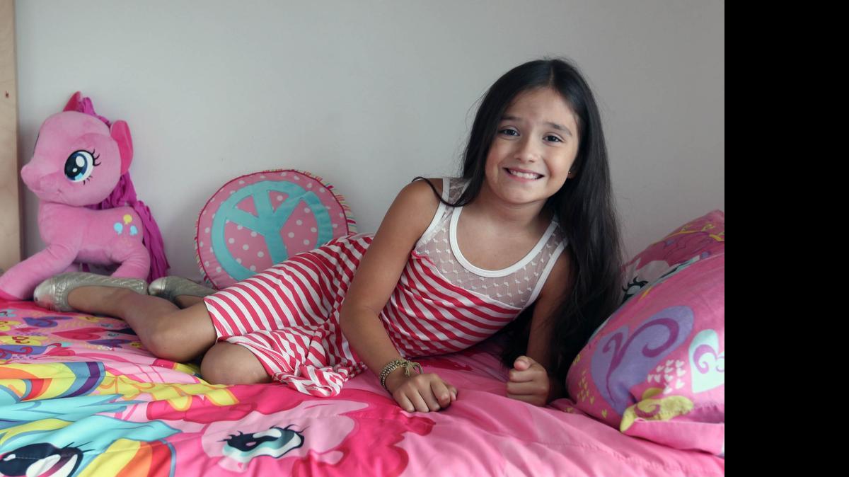
La pequeña Uma Mera, fotografiada en su casa, es la delegada más joven y la única de Miami que asistirá a un congreso que se celebrará en la ciudad de Washington para pedir una cura para la diabetes tipo 1.
