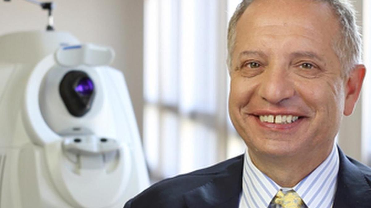 Bajo la dirección del doctor Carmen Piliafito, el Instituto Bascom Palmer Eye de la Universidad de Miami alcanzó prominencia nacional en el 2004.