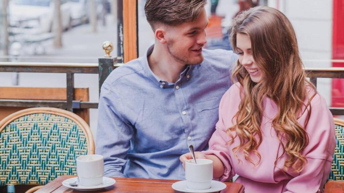 Según Tinder, las mujeres psicólogas son las más cotizadas en la aplicación, así como los hombres ingenieros.