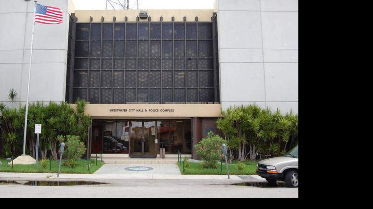 El edificio del Ayuntamiento y la Policía de Sweetwater. 