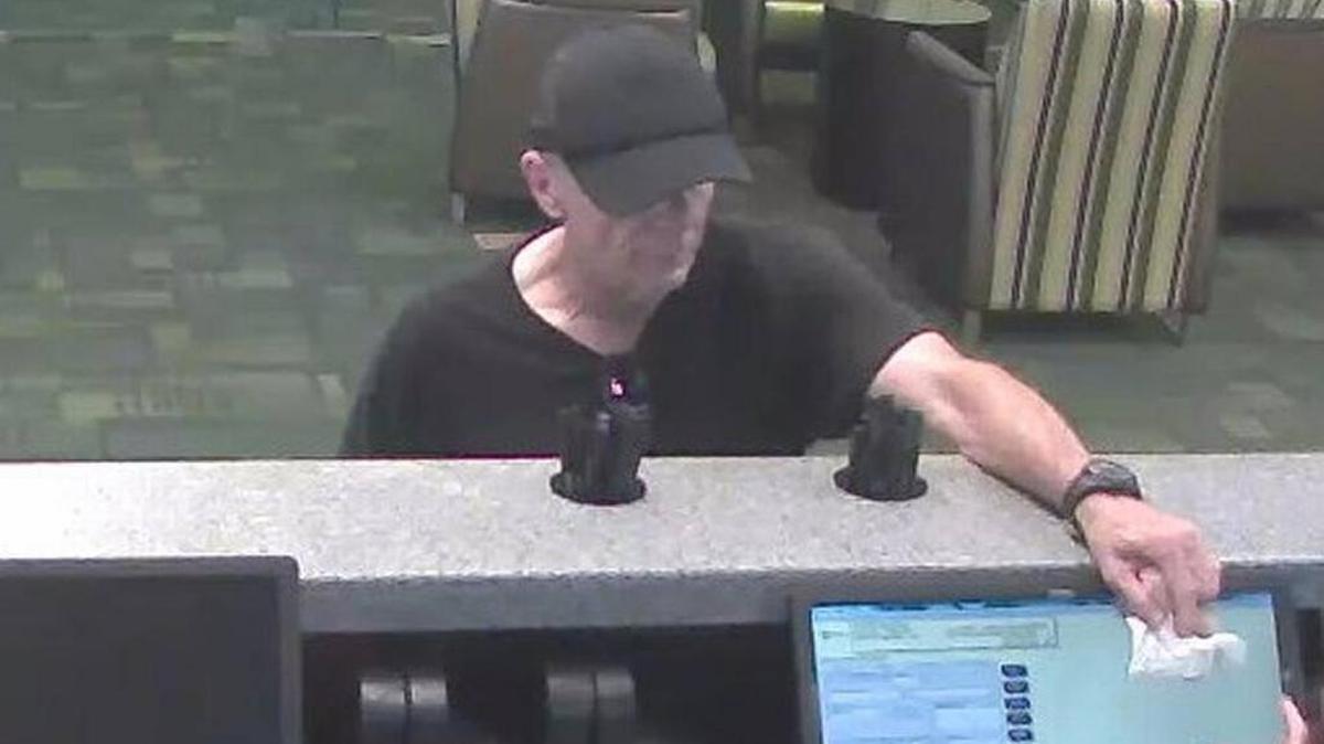 El FBI está buscando a un ladrón de bancos que atracó a una sede del TD Bank en Fort Lauderdale, Condado Broward, el lunes en la tarde.