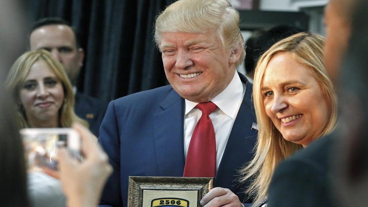 El presidente Donald Trump, entonces aún candidato electoral, visitó el museo de la Brigada 2506 en La Pequeña Habana a pocas semanas de las elecciones.