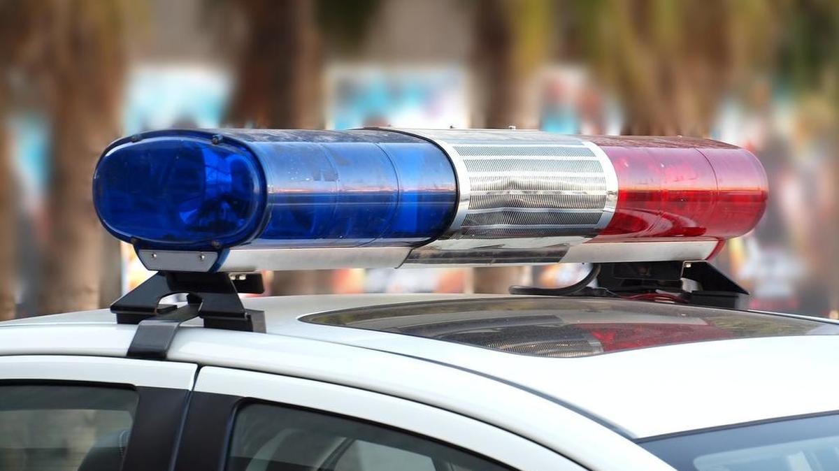 Dos sospechosos se dieron a la fuga tras un accidente en Miami donde el conductor se dio a la fuga después de haber atropellado a un ciclista y dejarlo en estado crítico.