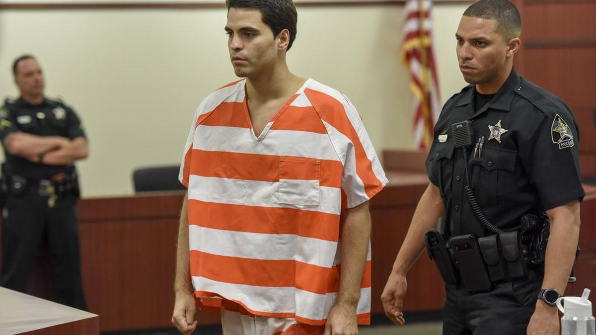 Adam Matos (centro), en un tribunal de New Port Richey, Florida, el 21 de noviembre del 2017. Matos, declarado culpable de matar a cuatro personas, fue condenado a cadena perpetua.