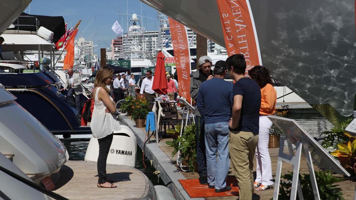 Embarcaciones de recreo de alta gama, además de tecnología y accesorios exclusivos se darán cita del 11 al 15 de febrero en la feria Yachts Miami Beach. , donde se exhibirá en el agua más de medio millar de yates y lujosos superyates, informó hoy la organización. Esta vigésimo octava edición será la primera en la que esta feria gratuita, que se celebrará a lo largo del muelle de Collins Avenue, se complementará con otra exhibición paralela de embarcaciones de recreo, Miami International Boat Show, que tendrá lugar en Cayo Virginia, en la bahía de Cayo Vizcaíno de Miami. EFE/S"LO USO EDITORIAL/NO VENTAS/ARCHIVO