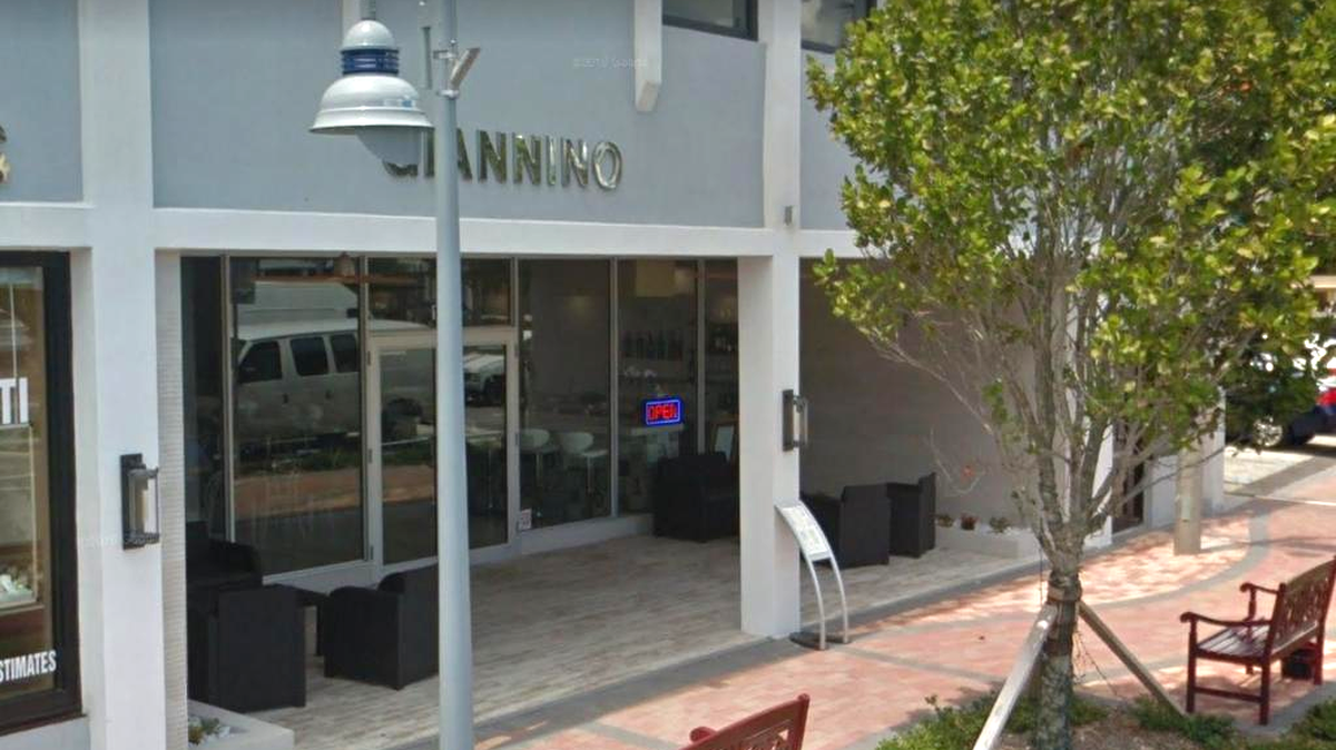 El incidente ocurrió poco antes de la medianoche del sábado frente al comercio Giannino Restaurant & Café, ubicado al 218 Commercial Blvd.