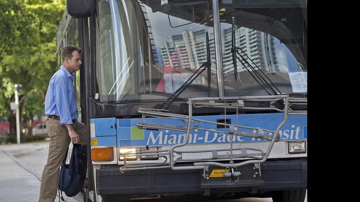 
La Autoridad de Autopistas de Miami-Dade (MDX) realizará el diseño y construcción de un estacionamiento cerca de la avenida 122 y la calle 12 del noroeste para un futuro sistema de autobuses expreso sobre la carretera estatal 836.
