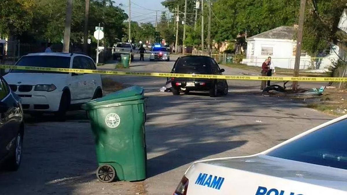 La policía de Miami investiga un tiroteo y un accidente el lunes por la mañana en la Northwest 17th Avenue.