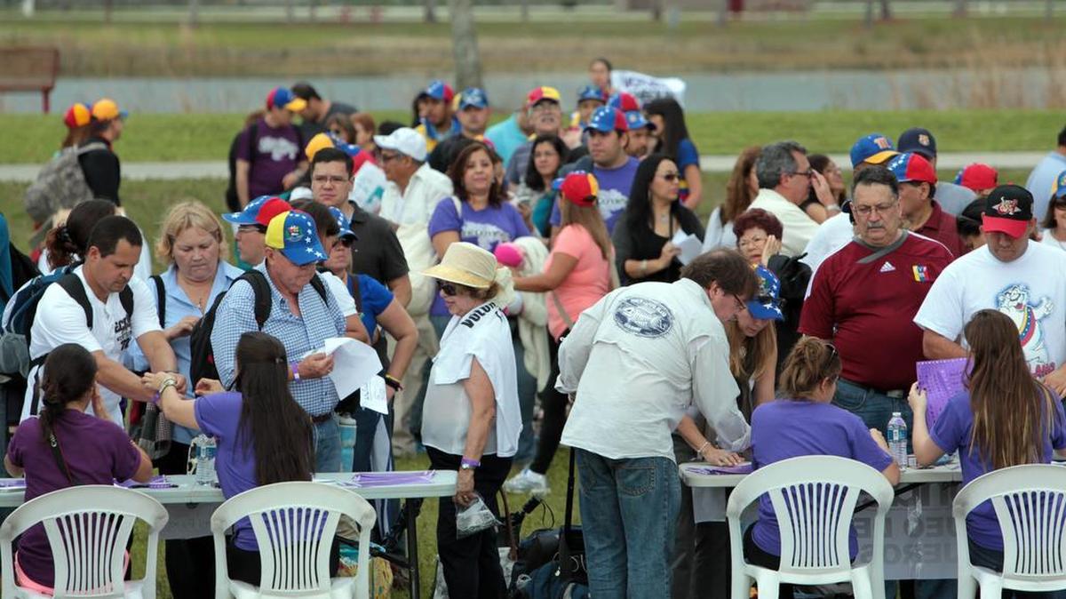 Los venezolanos se movilizaron a Nueva Orleans en el 2013 para la votación presidencial. Foto de archivo.