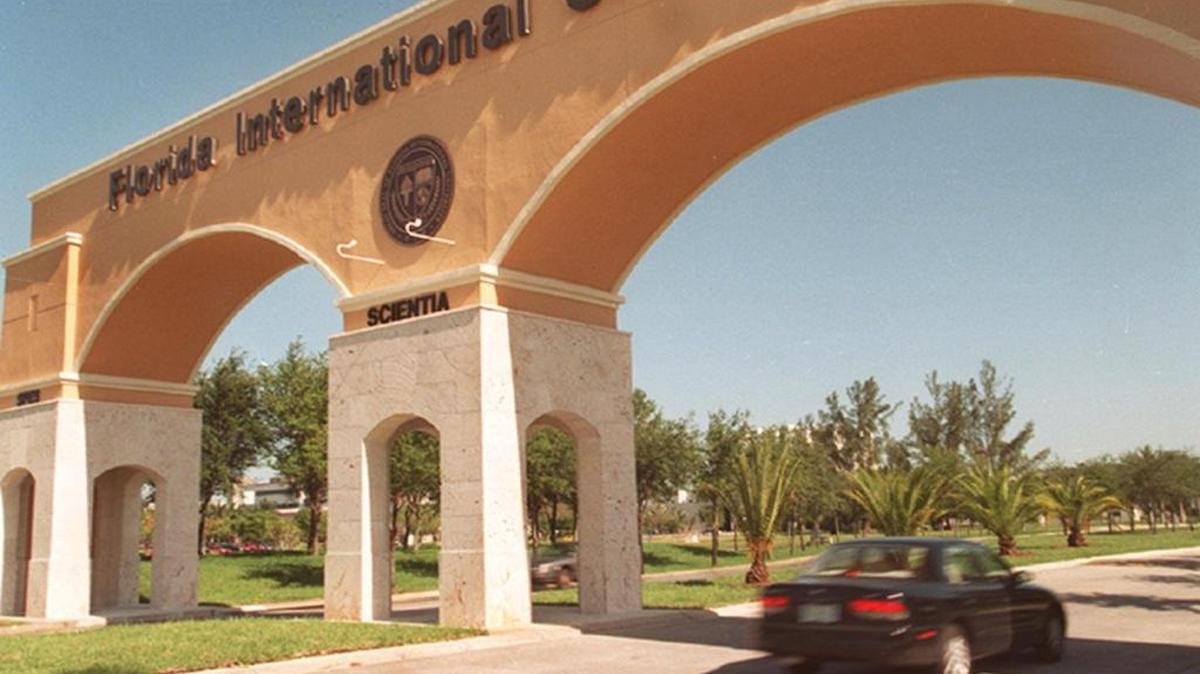 Entrada a la Universidad Internacional de la Florida, en el campus Modesto A. Maidique.