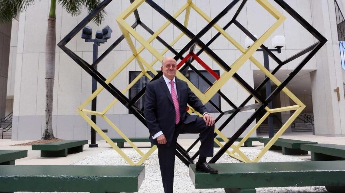 Eduardo Padrón, presidente del Miami Dade College, posa en el Wolfson Campus. Foto de archivo.