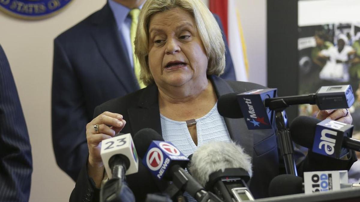 La congresista Ileana Ros-Lehtinen durante una conferencia de prensa, en diciembre.