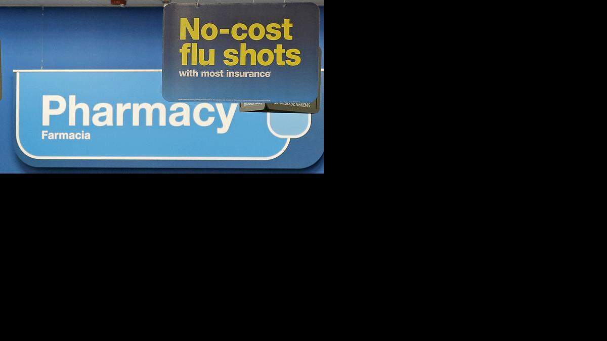 
Un letrero en una farmacia CVS en Miami Lakes anuncia la vacuna contra la influenza sin costo alguno.


