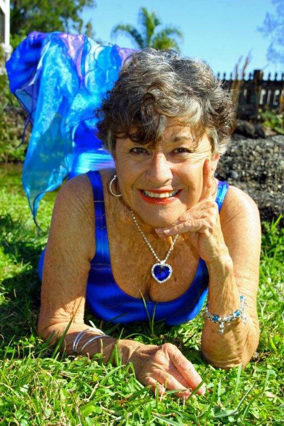 Fotografía cedida por el parque estatal Weeki Wachee Springs en Tampa, Florida (EEUU) donde aparece Vicki Smith posando durante un acto conmemorativo celebrado en 2015.