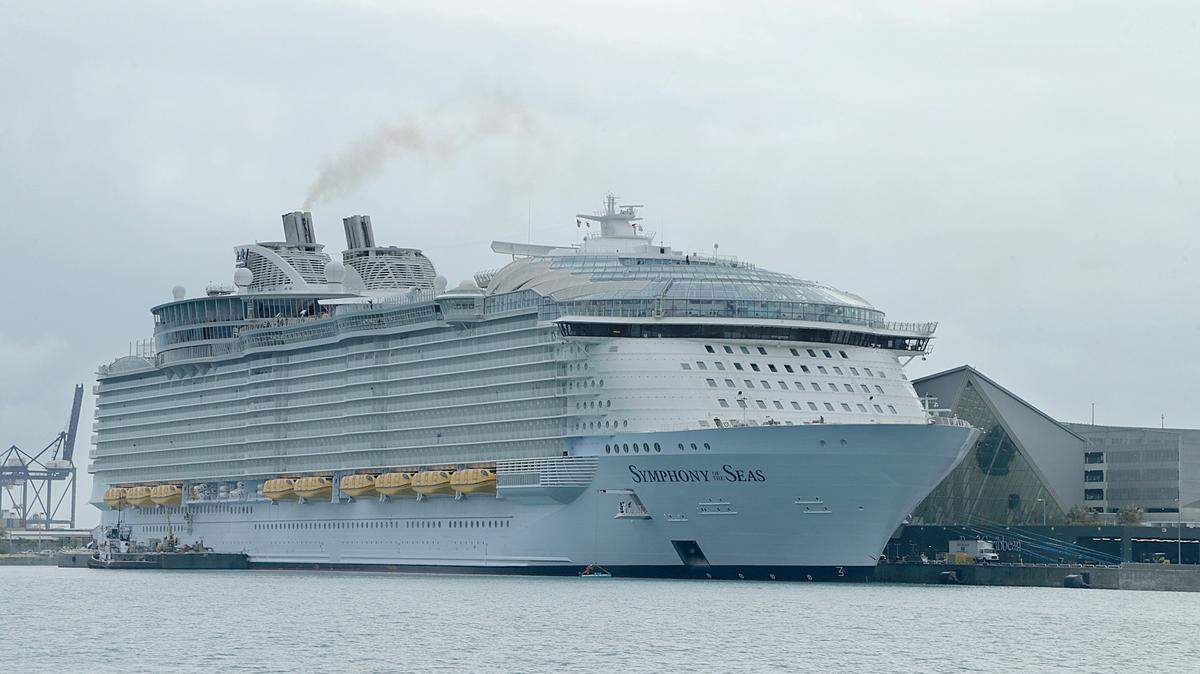 Royal Caribbean’s Symphony of the Seas ship docked in Miami with 48 cases of COVID-19 on Dec. 18, 2021. It’s one of three Royal Caribbean ships to recently have a coronavirus outbreak among passengers or crew members.