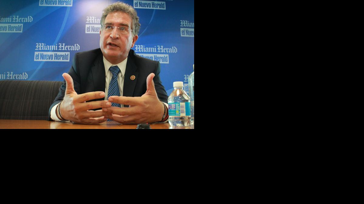 
El congresista Joe García dijo apoyar los viajes a Cuba para quienes tienen familiares en la isla.


