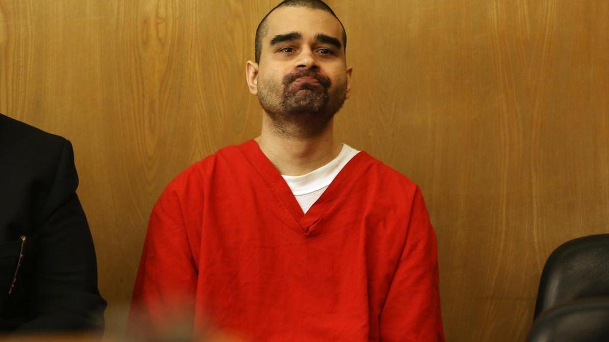 Derek Medina, el asesino de Facebook, que mató a su esposa Jennifer Alfonso en agosto del 2013 y puso la foto del cadáver en internet, recibió el viernes una cadena perpetua por el crimen.