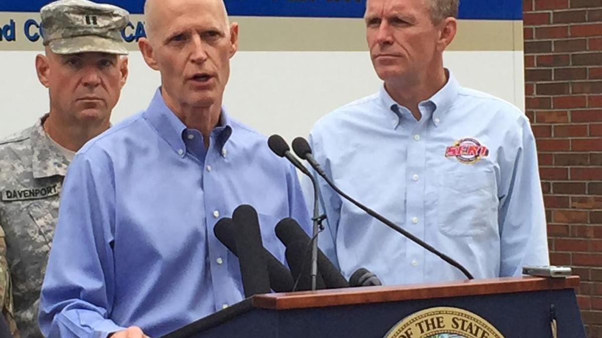 El gobernador Rick Scott en el Centro de Operaciones para Desastres en Tallahassee, el 31 de agosto.