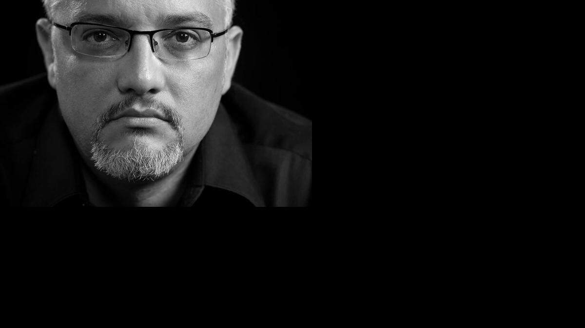 
El escritor Enrique del Risco presenta ‘Enrisco para presidente’, una antología de escritos humorísticos el jueves 11 en Books and Books.
