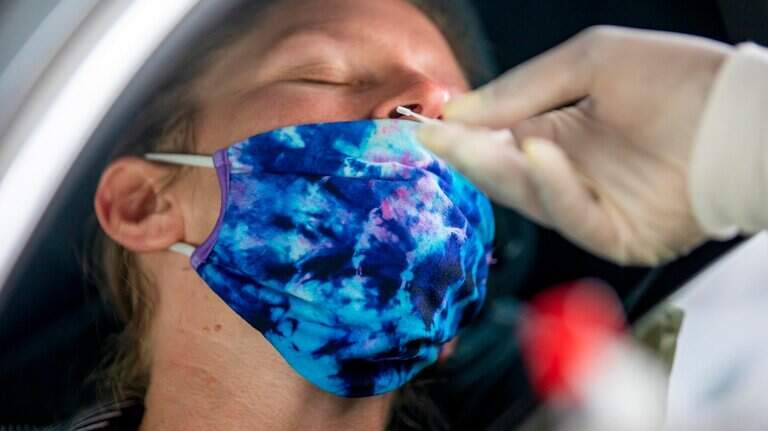 COVID-19: Florida sobrepasa el umbral de 36,000 fallecidos y registra 3,075 casos nuevos