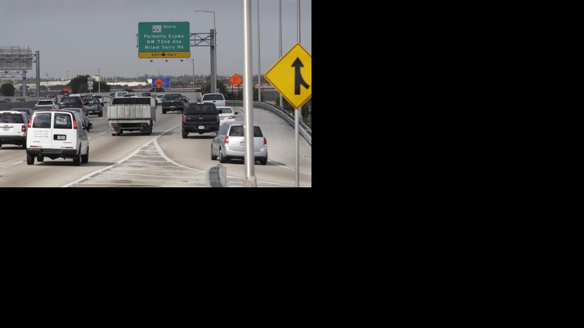 
Imagen de archivo del 27 de febrero de 2012, que muestra la salida a la autopista 826 norte desde la 836. 
