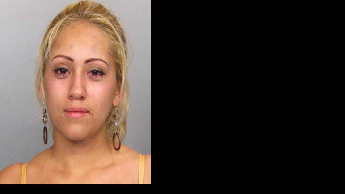 
Sara Montoya fue arrestada por la Policía de Hialeah cuando se presentó al saber que era buscada.
